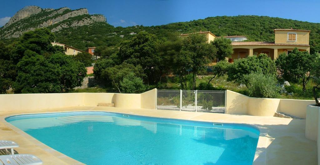 Mas De Courreges Otel Saint-Hippolyte-du-Fort Dış mekan fotoğraf