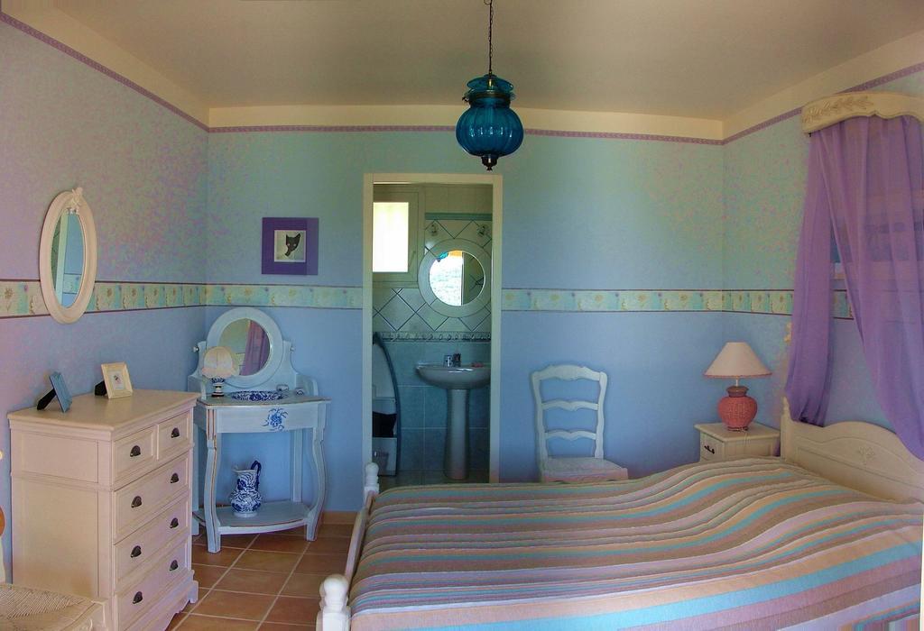 Mas De Courreges Otel Saint-Hippolyte-du-Fort Oda fotoğraf